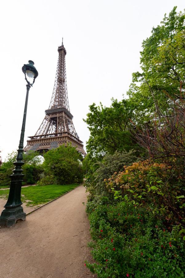 Au Pied De La Tour Apartment Paris Exterior photo